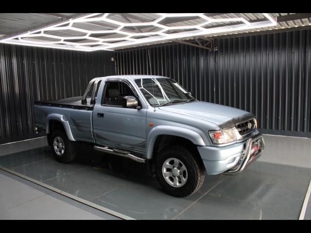 BUY TOYOTA HILUX 2005 HILUX 2700I RAIDER R/B S/C MANUAL 4X2, Struben Street Motors