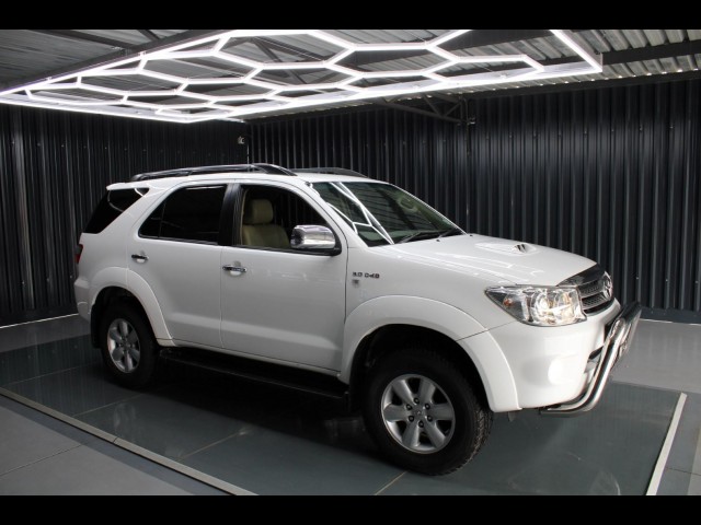 BUY TOYOTA FORTUNER 2010 3.0D-4D R/B, Struben Street Motors