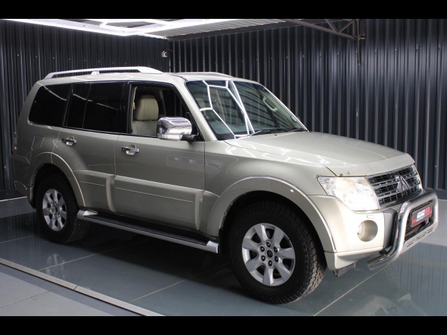 BUY MITSUBISHI PAJERO 2010 3.2 DI-DC GLS A/T 7-SEATER, Struben Street Motors