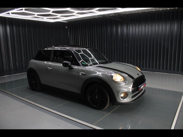 BUY MINI COOPER 2017 A/T SUNROOF+LEATHER SEATS 82153KM, Struben Street Motors