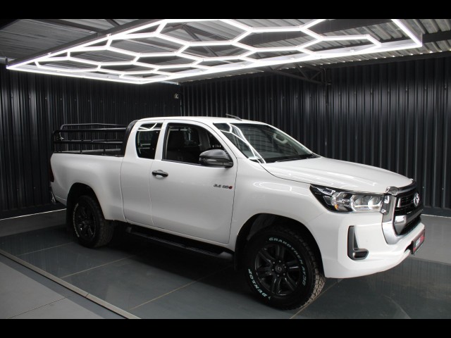 BUY TOYOTA HILUX 2022 2.4GD-6 RB RAIDER A/T P/U E/CAB 1-OWNER 97947KM FSH, Struben Street Motors
