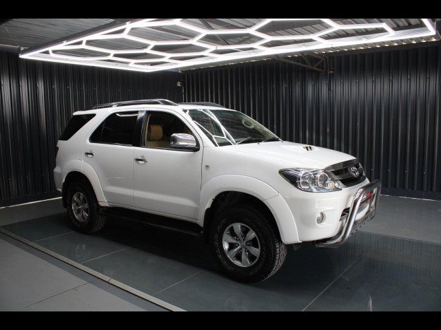 BUY TOYOTA FORTUNER 2008 3.0D-4D 4X4 ONLY 218130KM FSH, Struben Street Motors