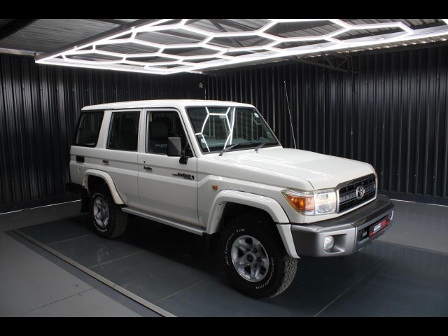 BUY TOYOTA LANDCRUISER 2012 76 4.2D 60TH ED S/WAGON 1-OWNER ONLY 130899KM, Struben Street Motors