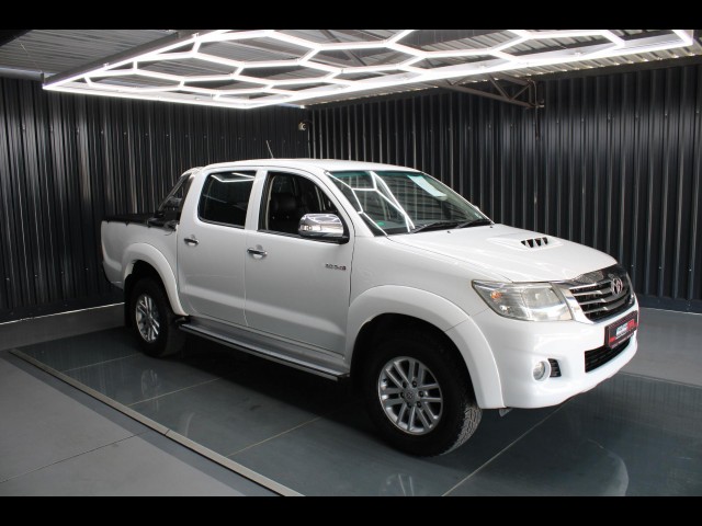 BUY TOYOTA HILUX 2012 3.0D-4D RAIDER 4X4 A/T P/U D/C ONLY 246270KM, Struben Street Motors