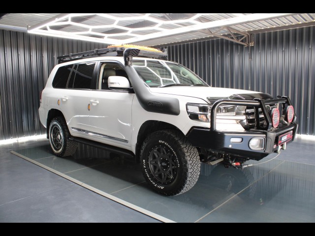 BUY TOYOTA LAND CRUISER 2020 200 V8 4.5D VX-R A/T ONLY 72000KM FSH, Struben Street Motors