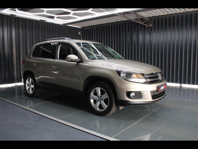 BUY VOLKSWAGEN TIGUAN 2016 2.0 TDIB/MOTION TREND-FUN ONLY 146593KM FSH, Struben Street Motors
