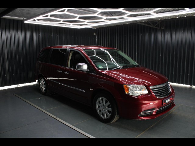 BUY CHRYSLER GRAND VOYAGER 2015 2.8 LIMITED A/T, Struben Street Motors