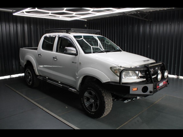 BUY TOYOTA HILUX 2010 TOYOTA HILUX V6 4.0 DOUBLE CAB RAIDER LEGEND 40, Struben Street Motors