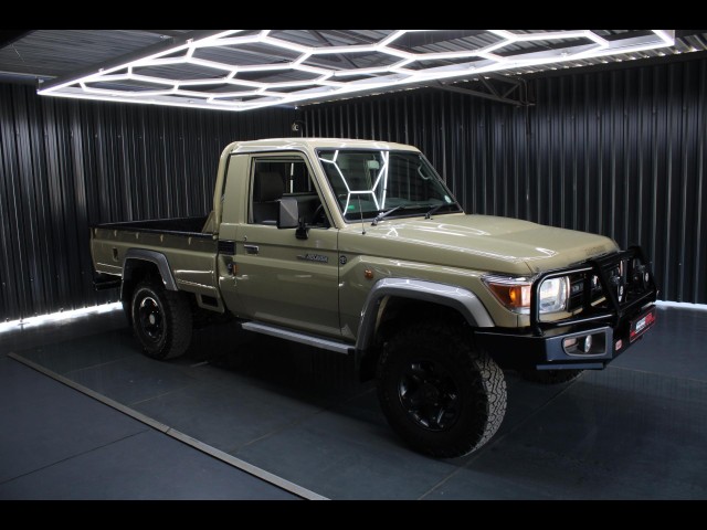 BUY TOYOTA LAND CRUISER 2017 TOYOTA LAND CRUISER PICK UP 79 4.0P P/U S/C, Struben Street Motors